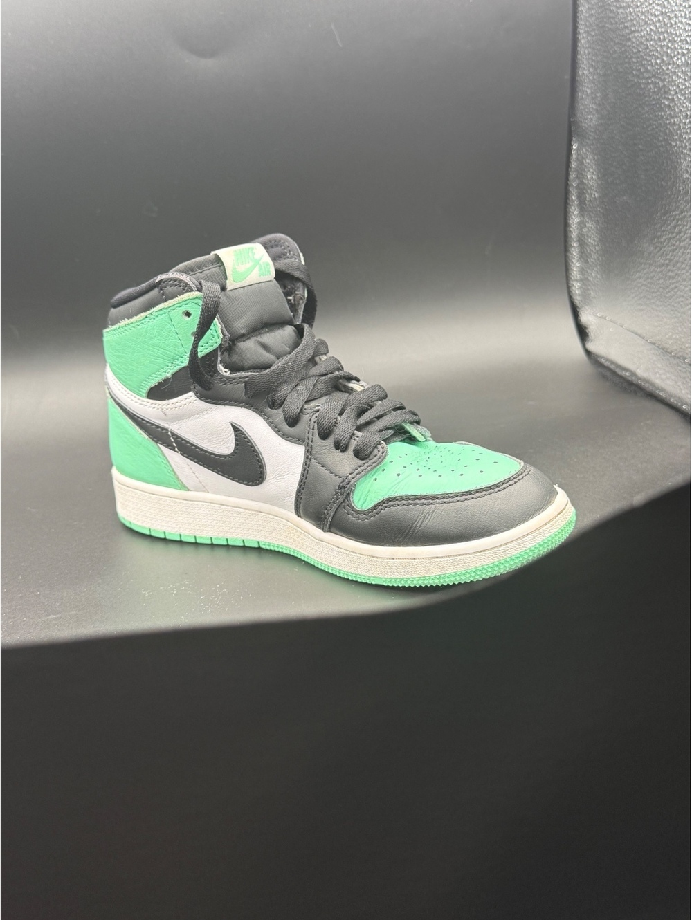 Air Jordan 1 High OG Green Glow GS 5.5Y FD1437-130